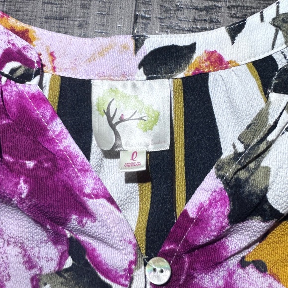 Fig and Flower Multicolor Floral Blouse - Picture 4 of 9